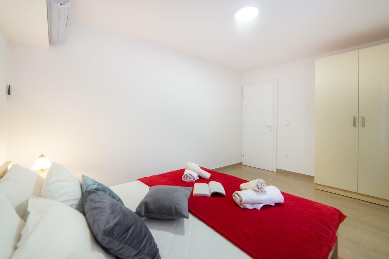 Apartments Relax Baška Voda Extérieur photo