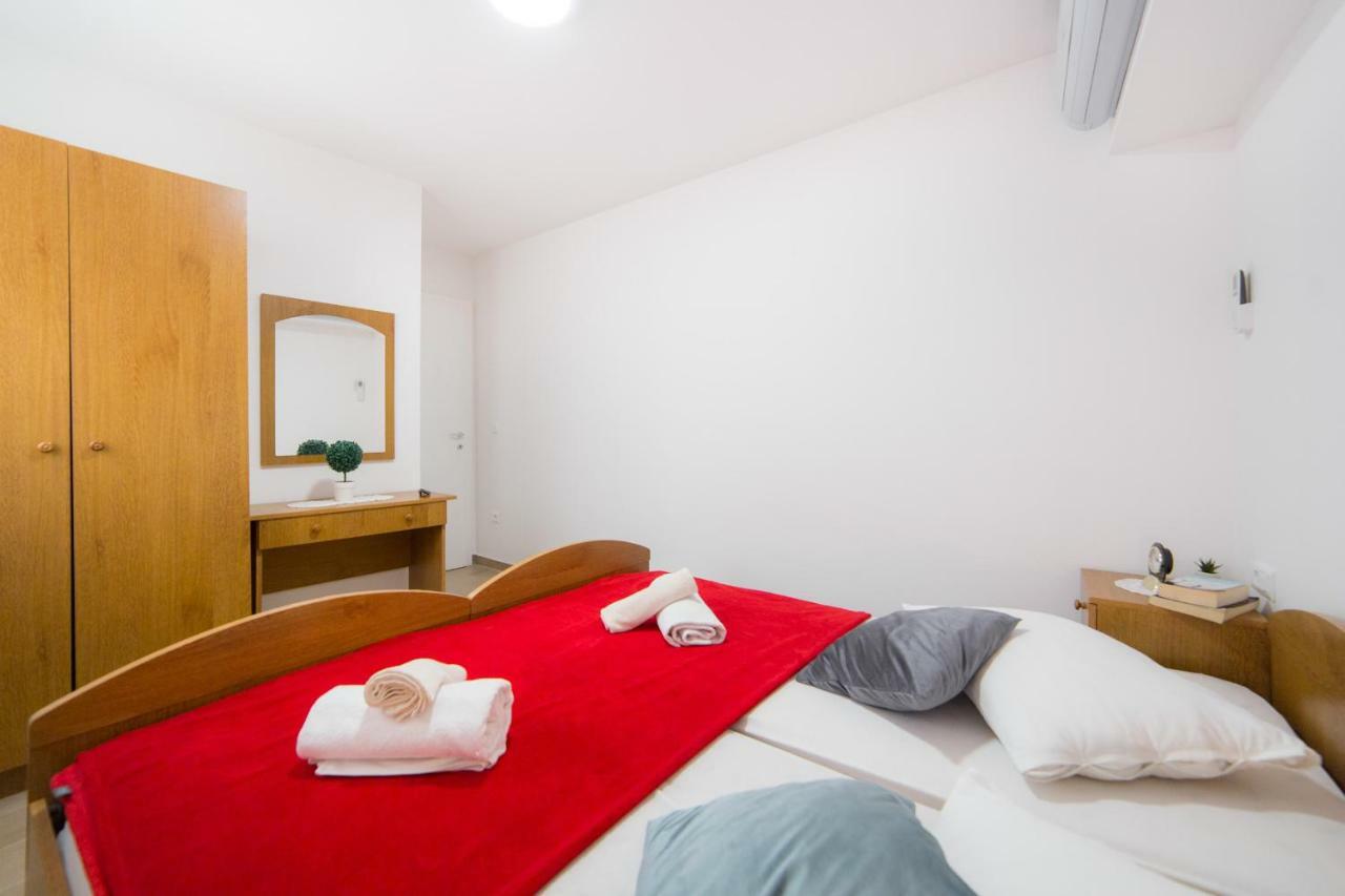 Apartments Relax Baška Voda Extérieur photo